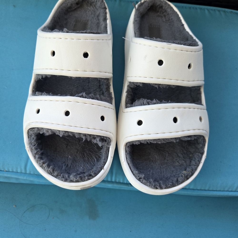 CROCS White Fuzzy-Lined Sandals SIZE 9